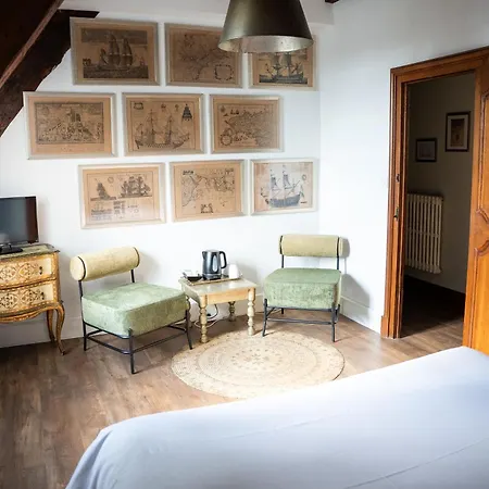 Manoir La Meffrais 1741- Parking Privé sur Place - B&B Élégant à 3 min de Dinan-2